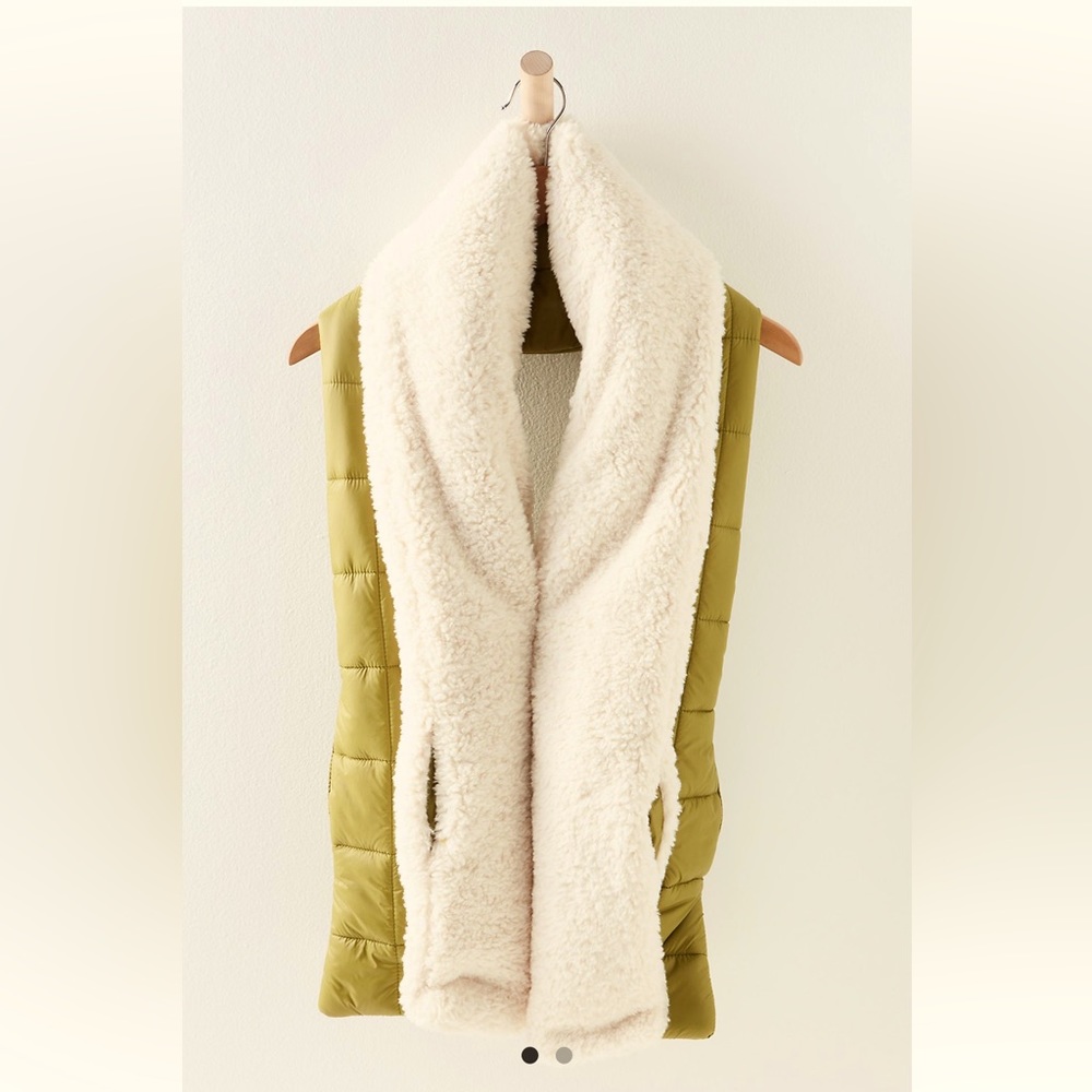 NWT Downhill Puffer Scarf Olive Combo